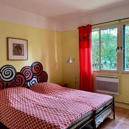 בית נופש Maison De La Galliniere - Calme, Jardin & Plages A Pied בורם-לה-מימוזה
